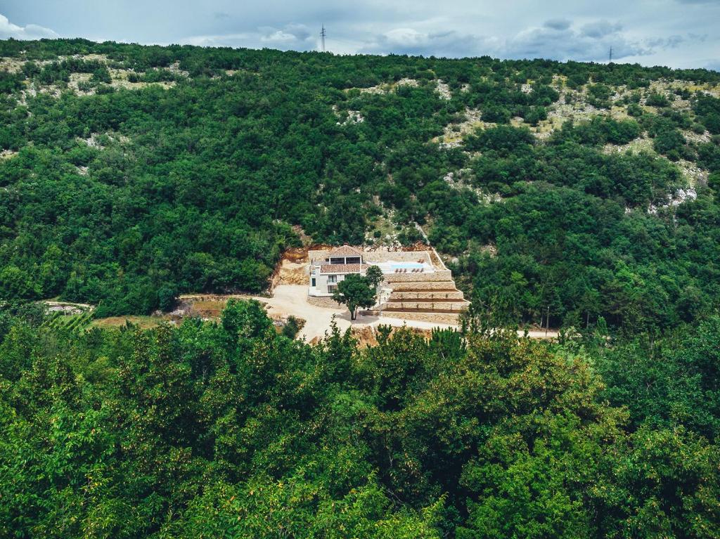 View of the villa and surrounding nature – Luxury Villa Borak