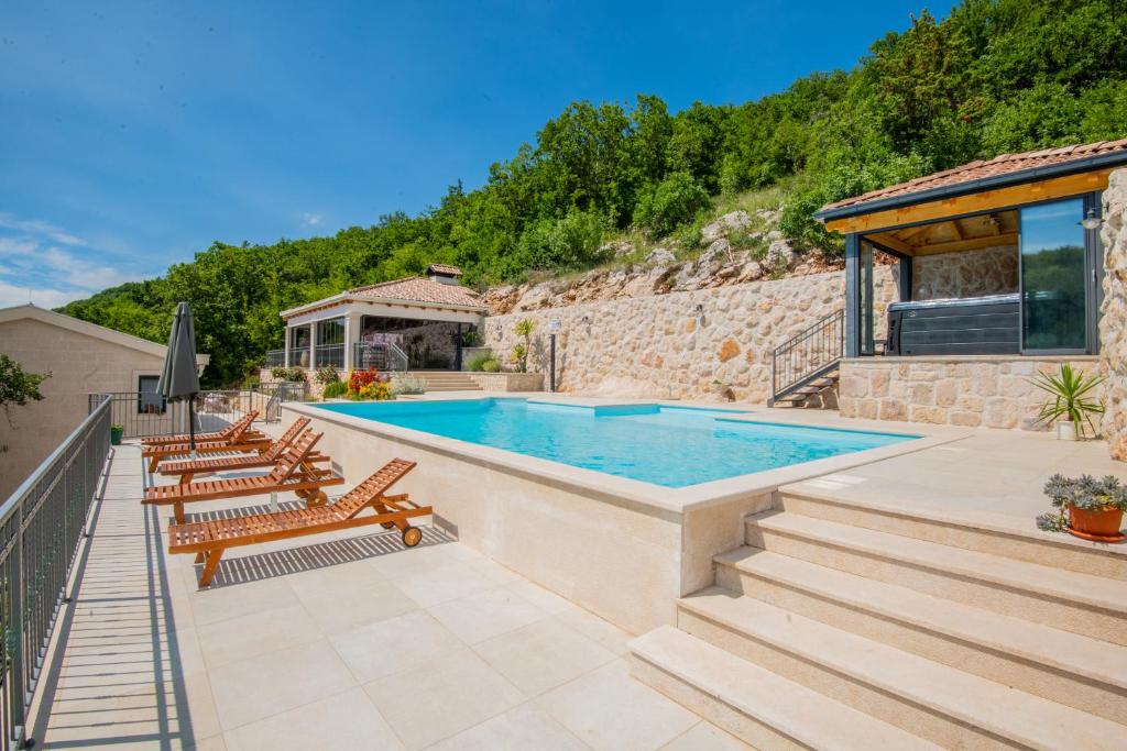 Luxury Villa Borak Imotski - pogled iz zraka na vilu i bazen