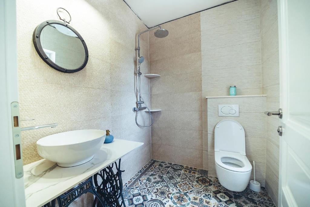 Bathroom with shower – Luxury Villa Borak